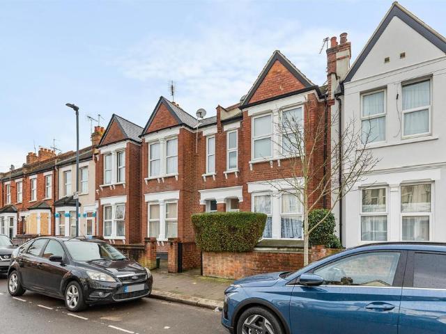 Flat for sale in Harlesden, Greater London