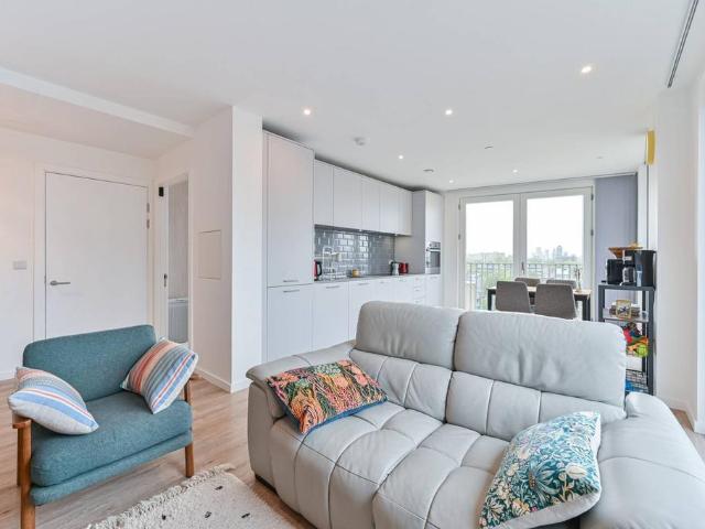 Flat for sale in London Borough of Lewisham, New Cross