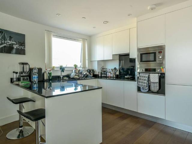 Flat for sale in Canning Town, Greater London