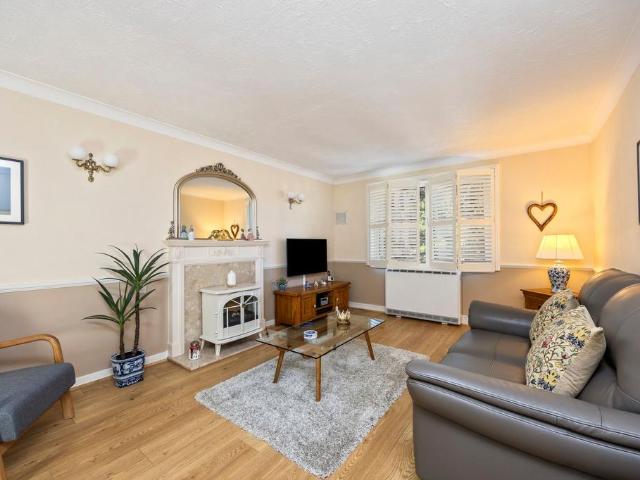 Flat for sale in Red Hill, Surrey