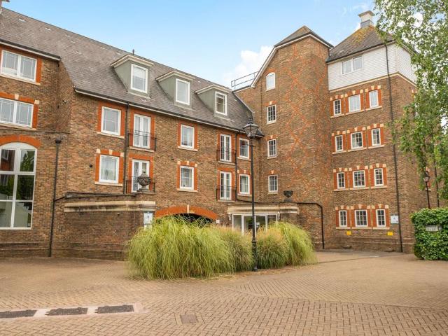 Flat for sale in Brook Street, Bourne Vale