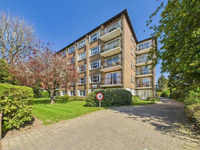 Flat for sale in West Worthing, Worthing