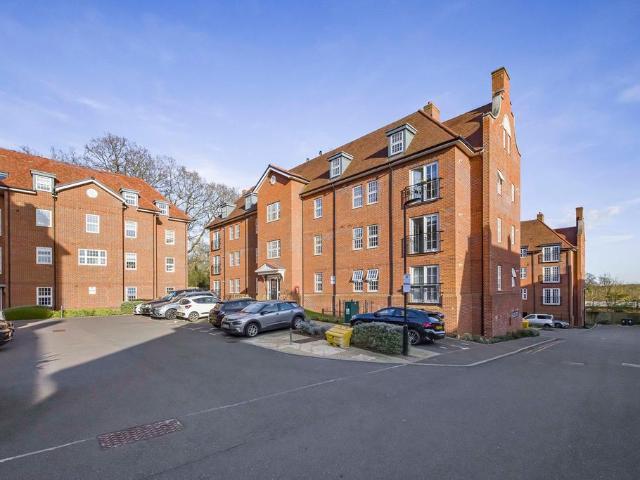 Flat for sale in High Barnet, Greater London