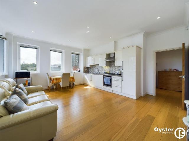 Flat for sale in Stanmore Broadway, Greater London