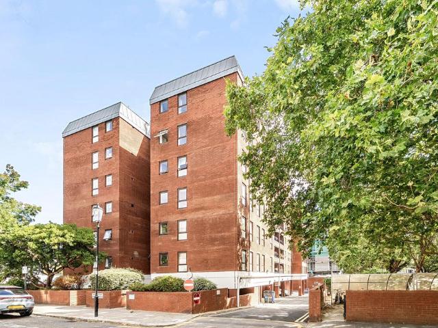 Flat for sale in Brompton, Greater London