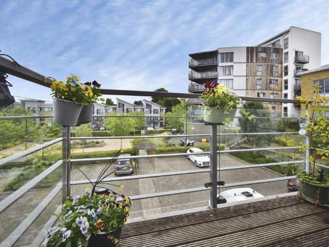 Flat for sale in Midway, Kent