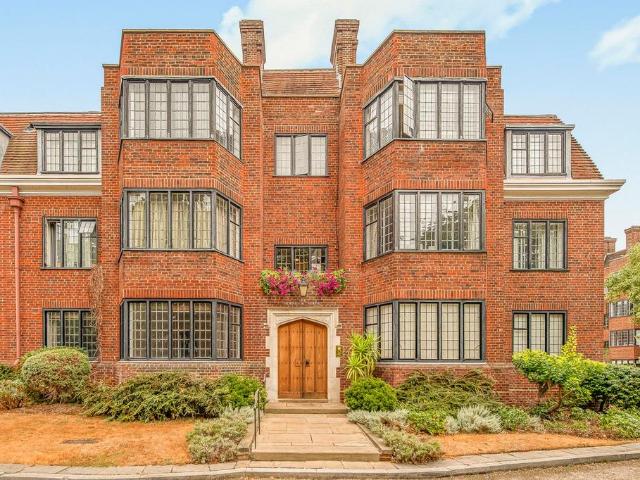 Flat for sale in Putney, Greater London