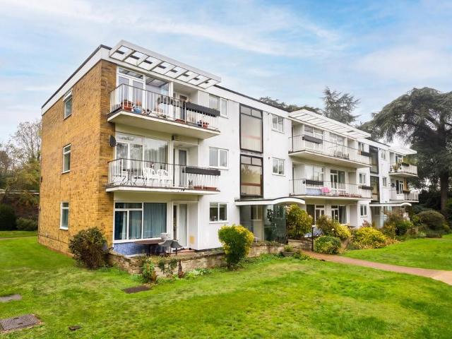 Flat for sale in Glen Eyre, Southampton