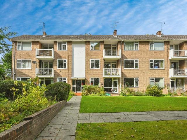 Flat for sale in Calderstones