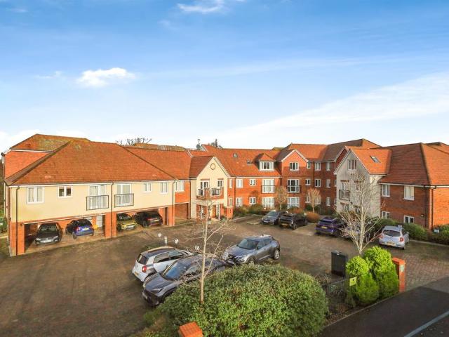 Flat for sale in Cross In Hand, East Sussex