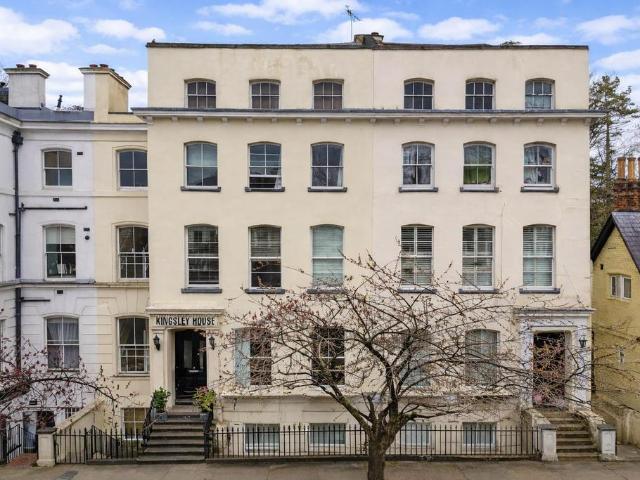 Flat for sale in Harrow On The Hill, Greater London