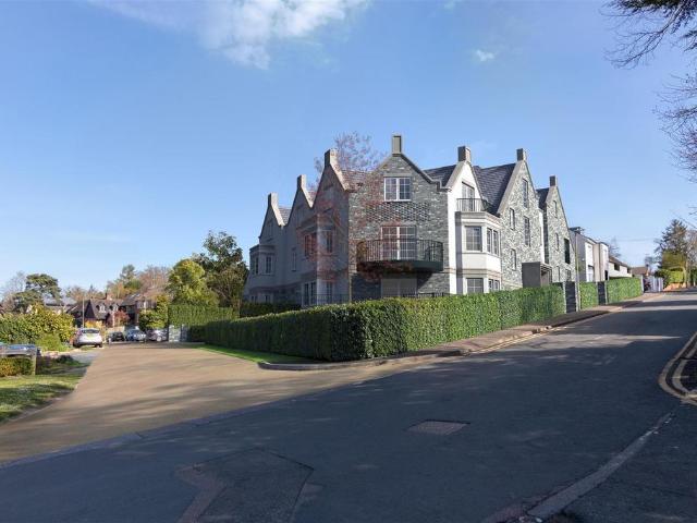 Flat for sale in Radlett, Hertfordshire