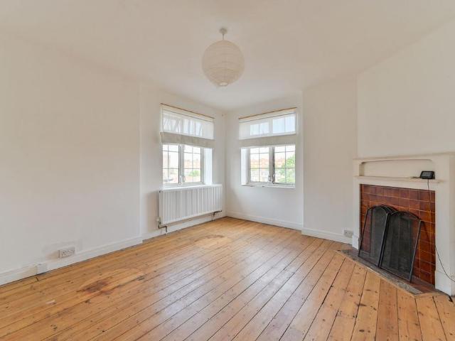 Flat for sale in Vauxhall, Greater London