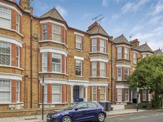 Flat for sale in Clapham, Greater London