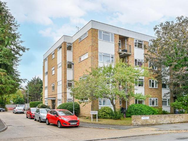 Flat for sale in Royal Borough of Kingston upon Thames, Greater London