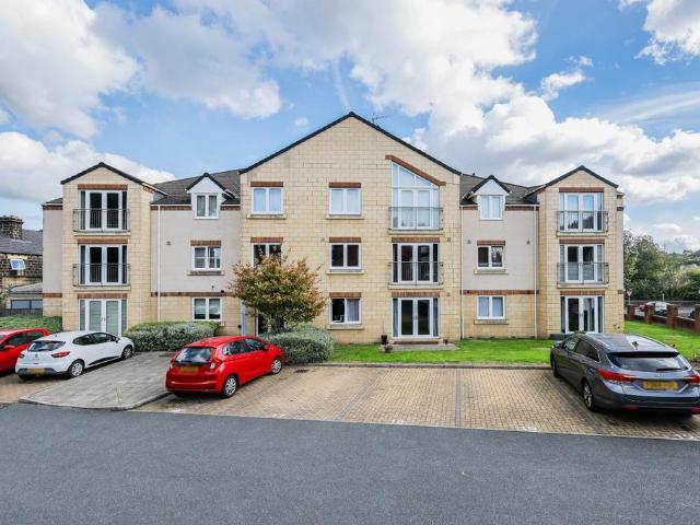 Flat for sale in Horsforth Woodside, Leeds