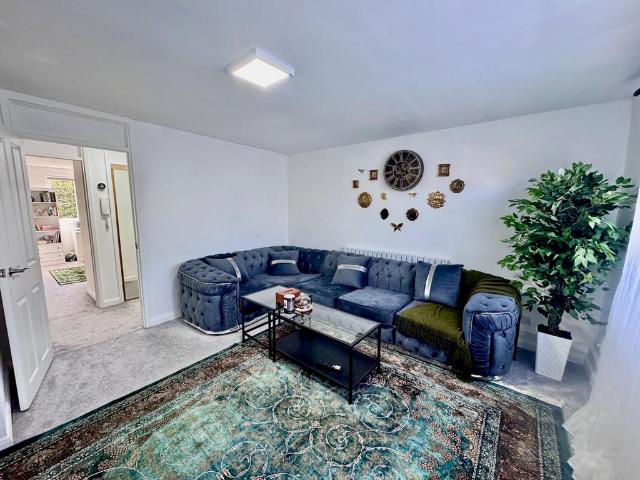 Flat for sale in Jacobs Well, Guildford