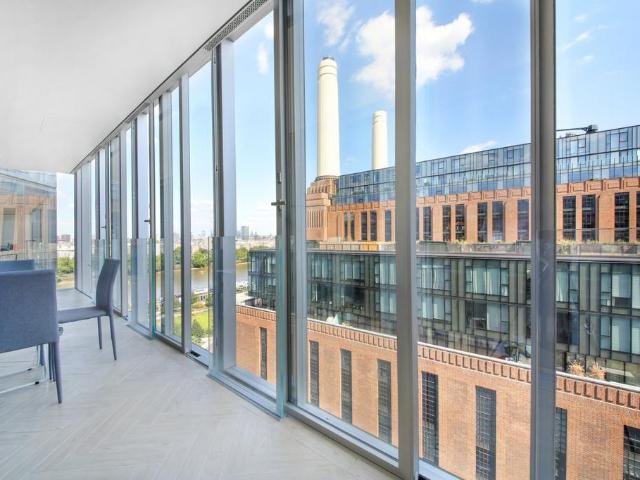 Flat for sale in Nine Elms, Greater London
