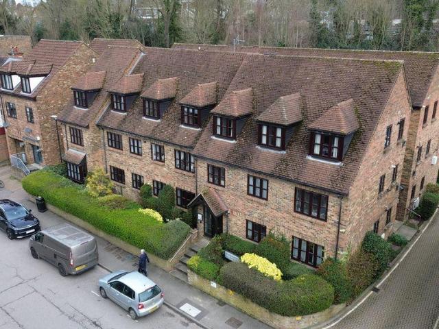 Flat for sale in Heronsgate, Batchworth