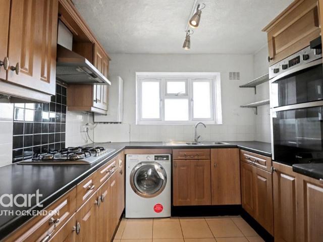 Flat for sale in South Ockendon, Essex