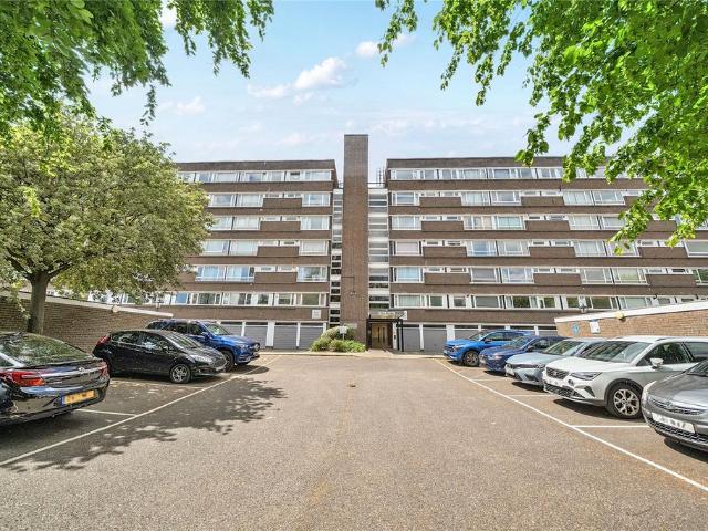 Flat for sale in Hayes, Greater London