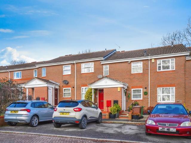 Flat for sale in West Yorkshire