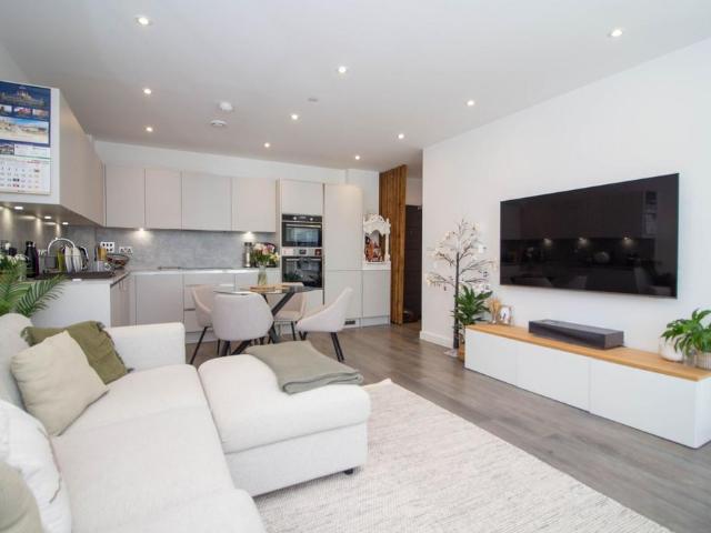 Flat for sale in Watford Rural, Batchworth