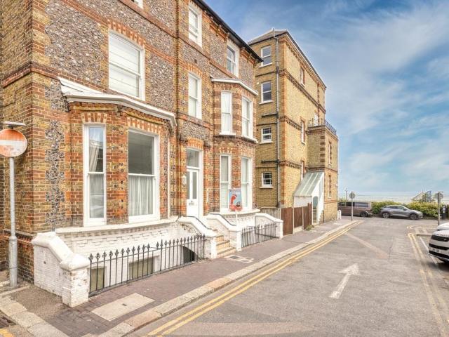 Flat for sale in Upton, Acol