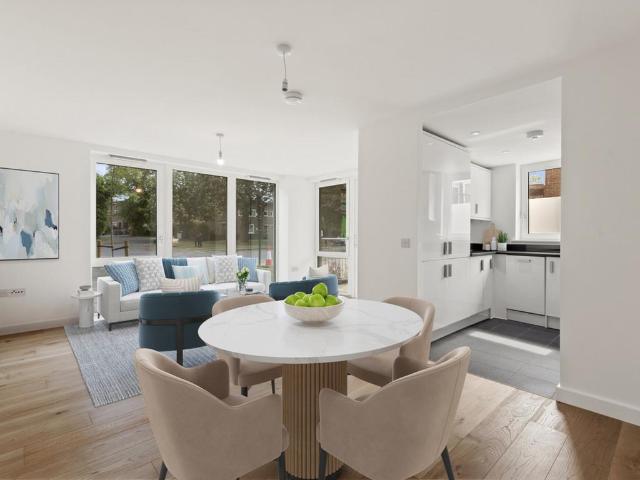 Flat for sale in Clapham, Greater London