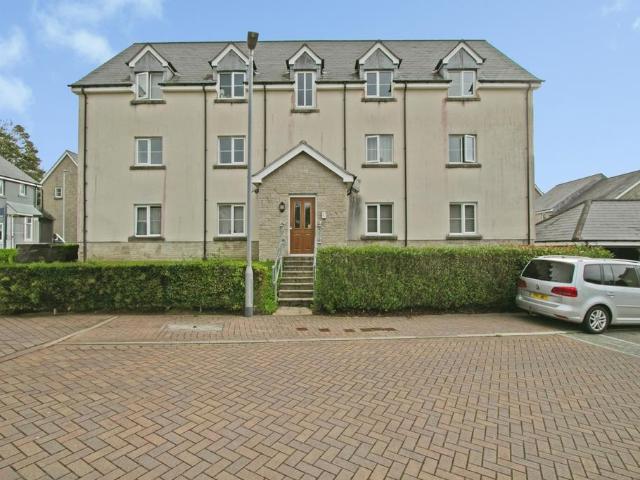 Flat for sale in Penryn, Cornwall