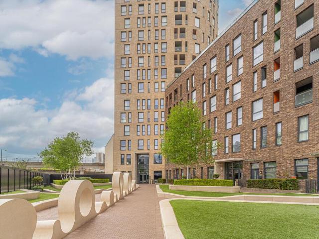 Flat for sale in London Borough of Tower Hamlets, Greater London