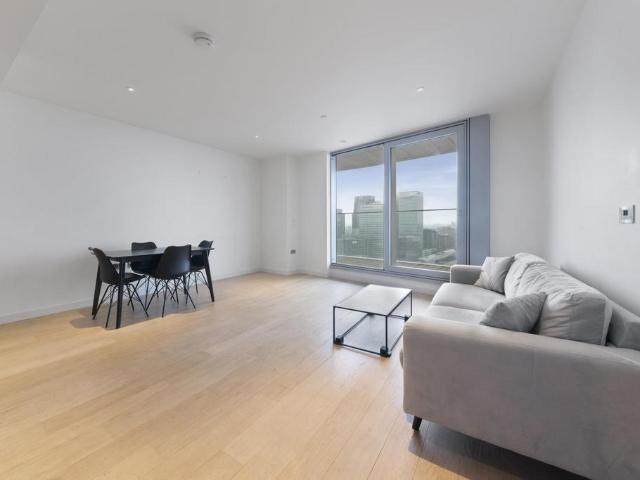 Flat for sale in Blackwall, Greater London