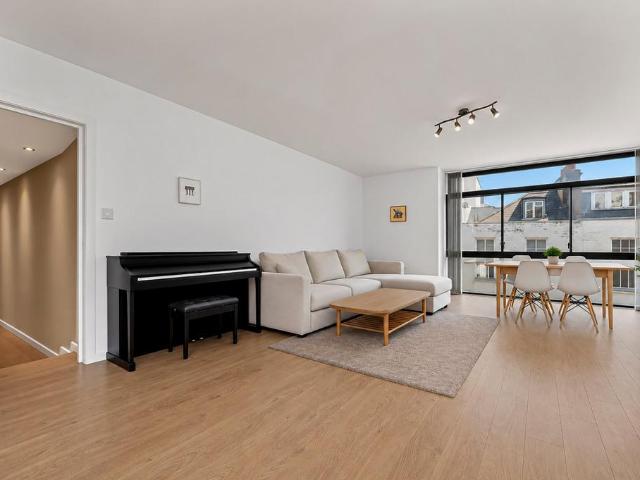Flat for sale in Belsize Park, Greater London