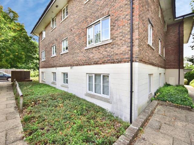 Flat for sale in Midway, Kent