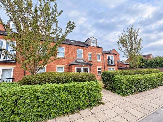 Flat for sale in Lady Bay, Barton In Fabis