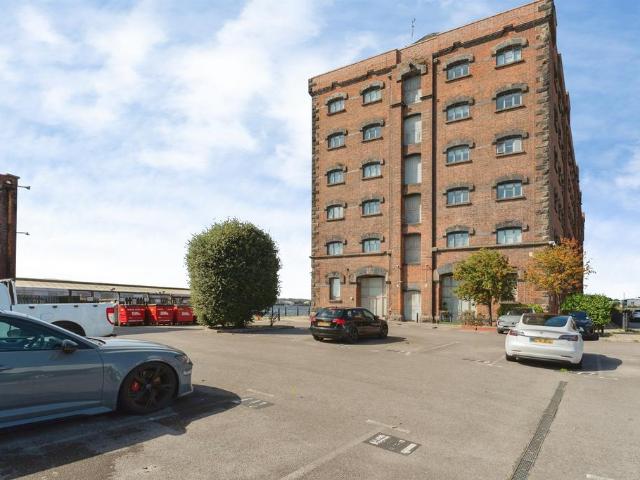 Flat for sale in Birkenhead, Wirral