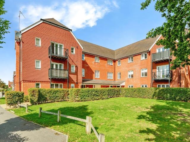 Flat for sale in Greenfields, Reigate and Banstead