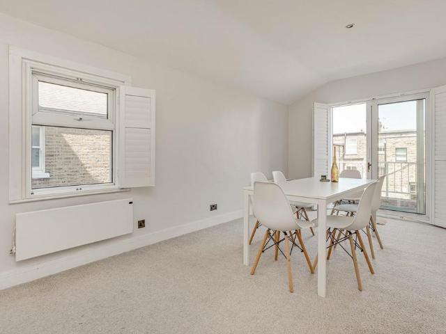 Flat for sale in Fulham, Greater London