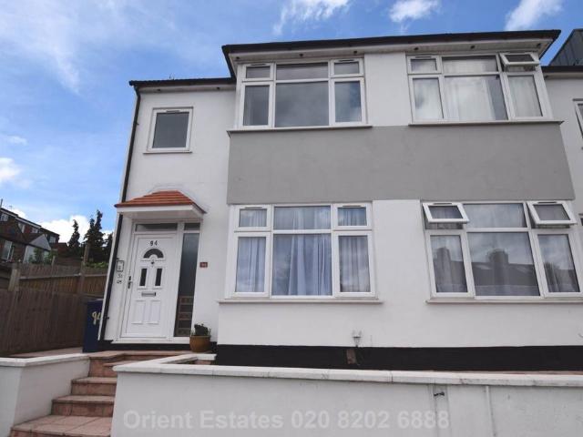 Flat for sale in Hendon, Greater London
