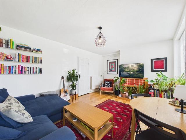 Flat for sale in Tottenham Hale, Greater London