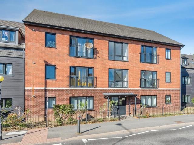 Flat for sale in South Stifford, Grays
