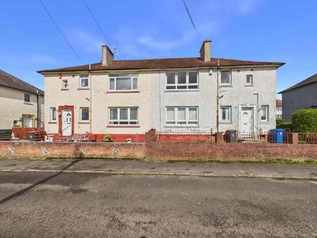 Flat for sale in Duntocher, Scotland