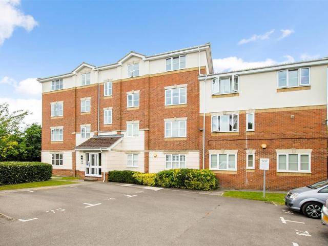 Flat for sale in Slough