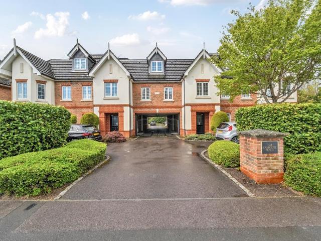 Flat for sale in Winkfield
