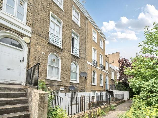 Flat for sale in Stockwell, Greater London