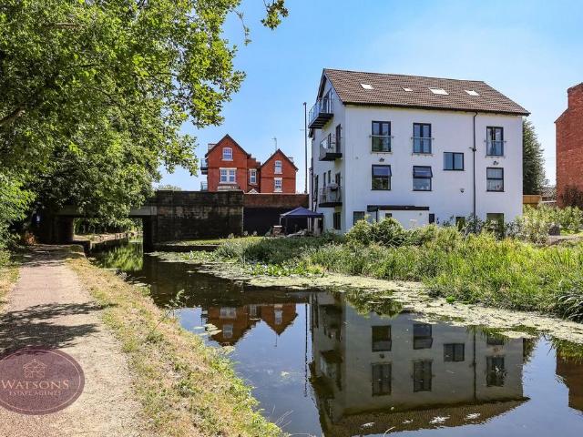 Flat for sale in Caldermill, East Midlands