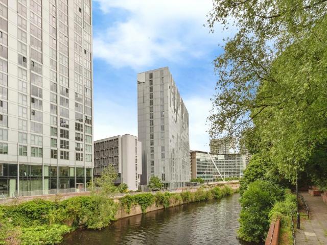 Flat for sale in City Centre, Salford