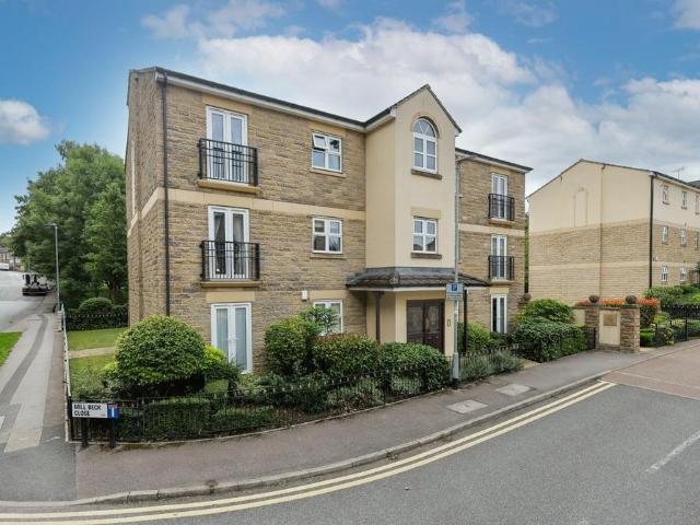 Flat for sale in Farsley, West Yorkshire