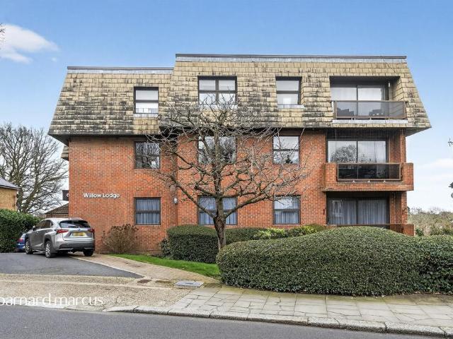 Flat for sale in New Barnet, Greater London