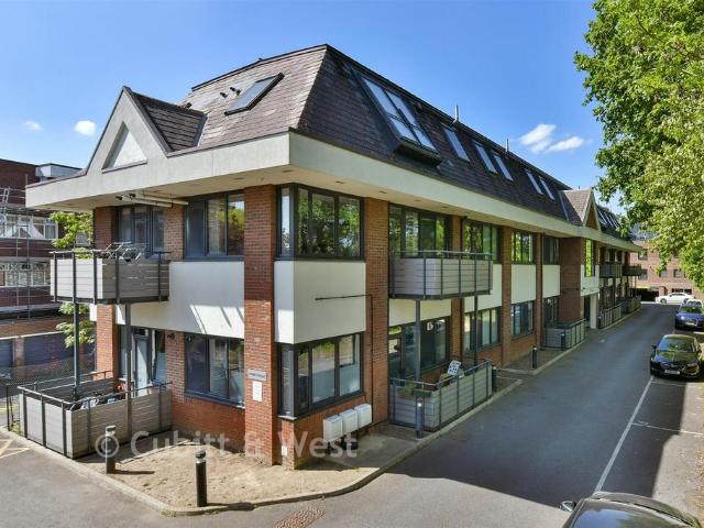 Flat for sale in Pachesham Park, Surrey